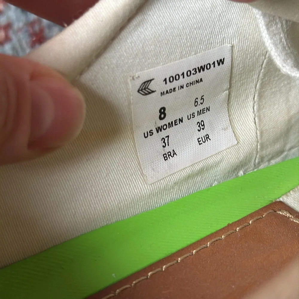 Cariuma Low Top Canvas Sneaker  - Size 8